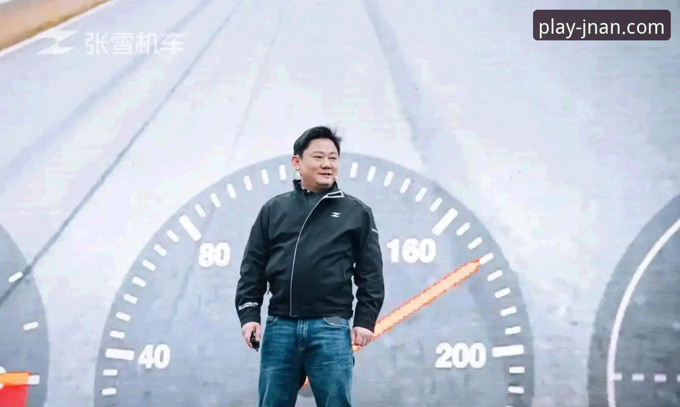 世界超级摩托车锦标赛匈牙利站：张雪机车车队最后一圈奇迹 vs 稳定发挥